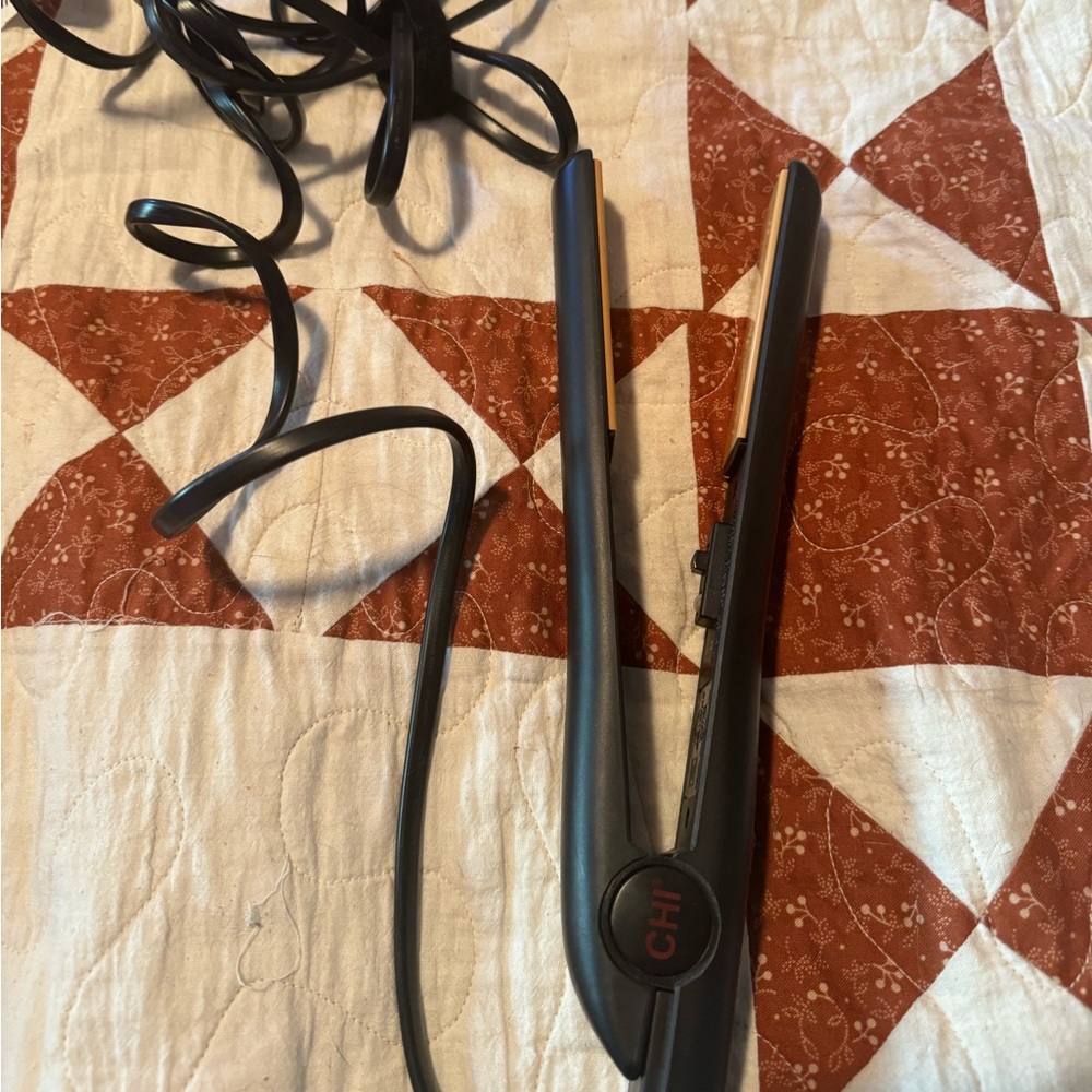 CHI flatiron 1” original ceramic hairstyling tool
